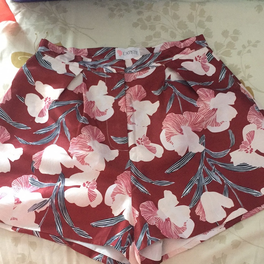 Flowered high waisted shorts